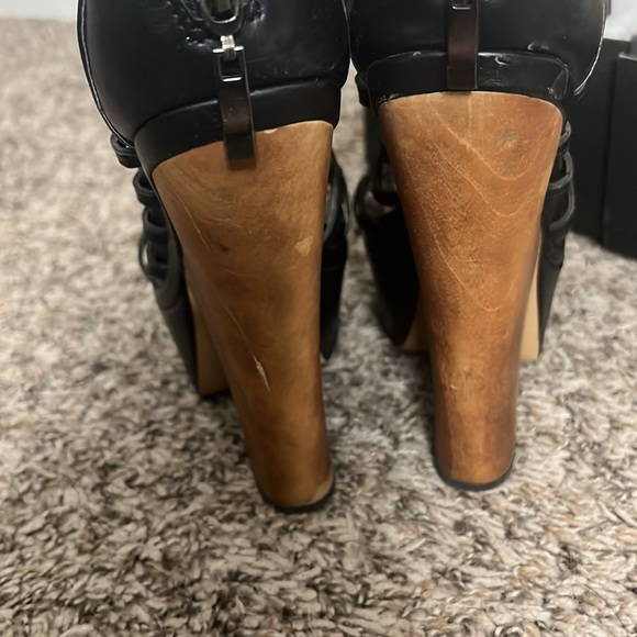 Bebe Black strappy/ caged high heels with zipper up back - Picture 4 of 4